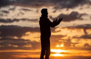 Ska vi följa mänskligheten eller Gud?